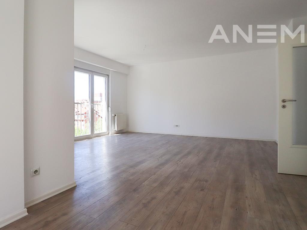 Zyre me qira me 3 hapësira pune në Rrugën B