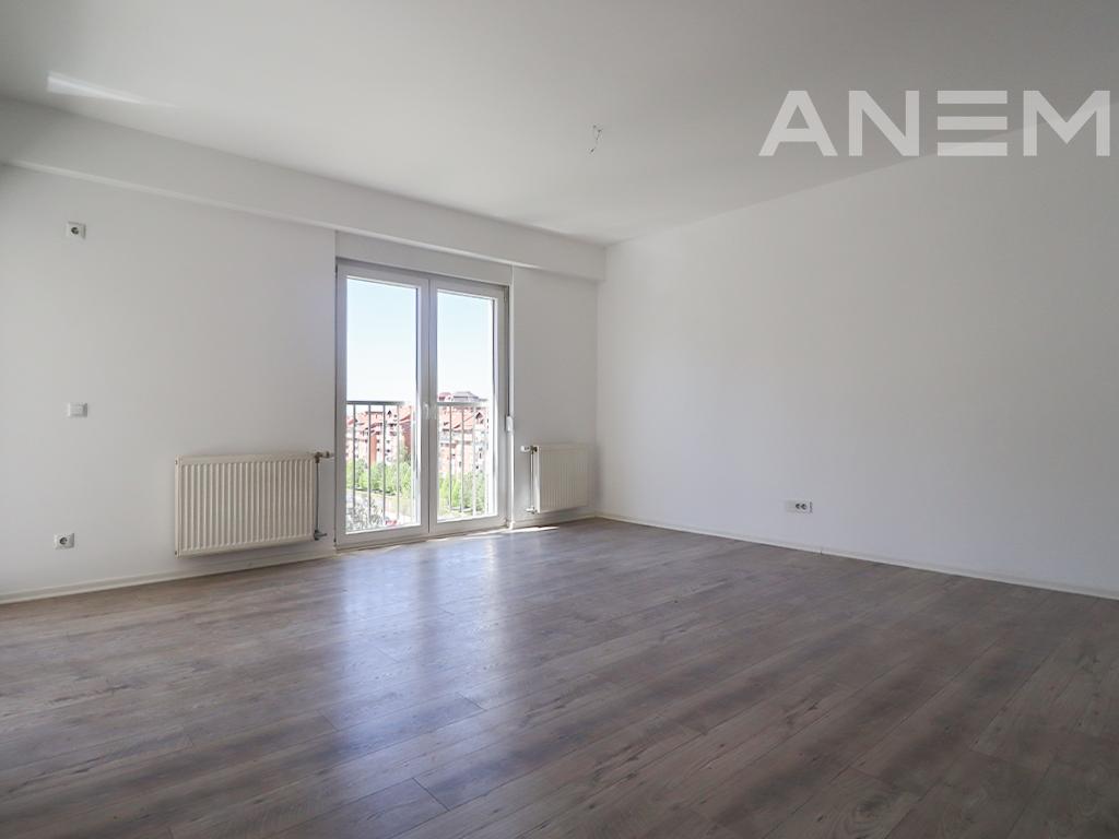 Zyre me qira me 3 hapësira pune në Rrugën B