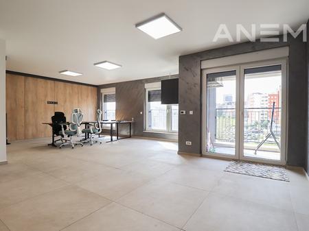 Zyre me qira me 1 hapësirë pune në Rrugën B