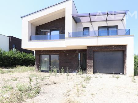 Shtëpi në shitje 354m² në Veternik