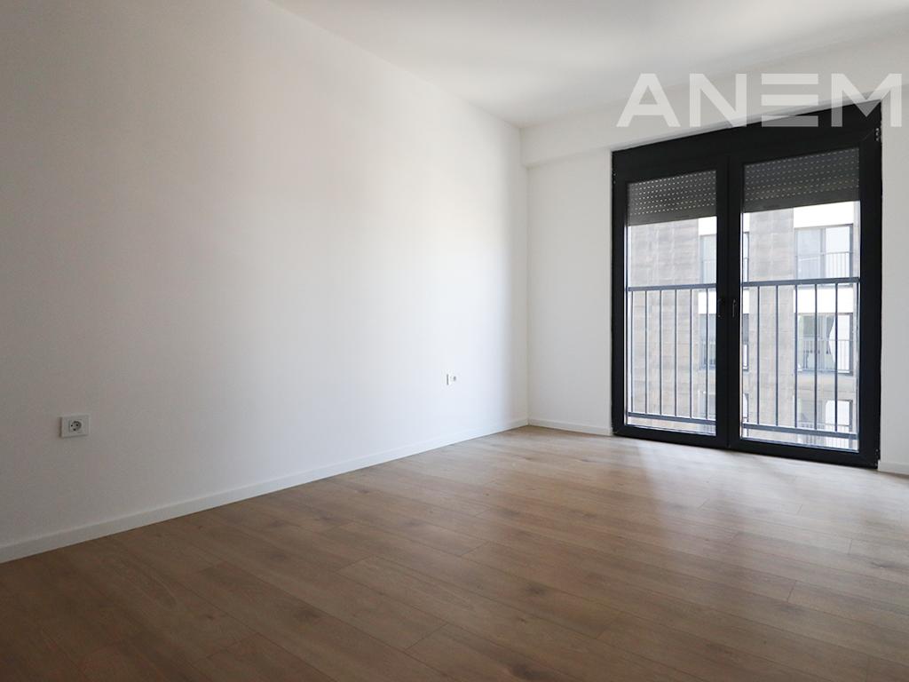 Zyre me qira me 4 hapësira pune në Lakrishtë
