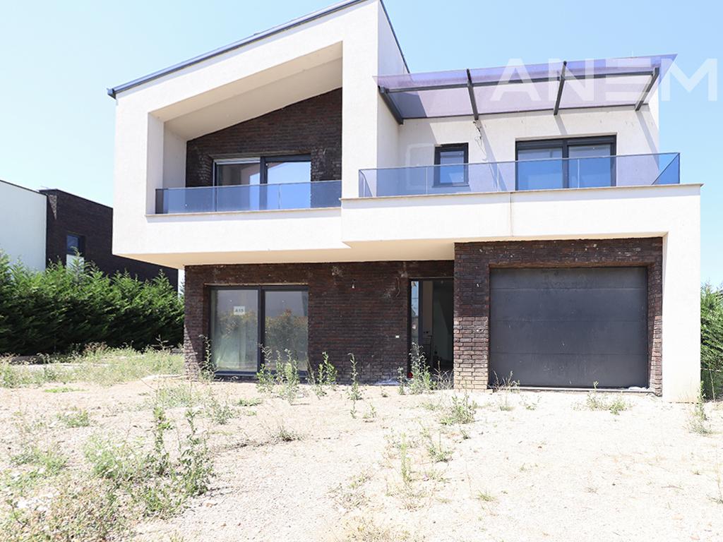 Shtëpi në shitje 354m² në Veternik