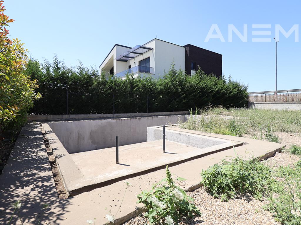 Shtëpi në shitje 354m² në Veternik