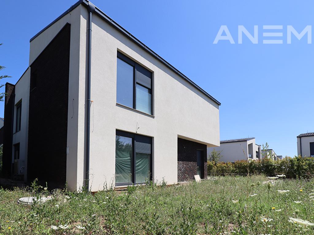 Shtëpi në shitje 354m² në Veternik