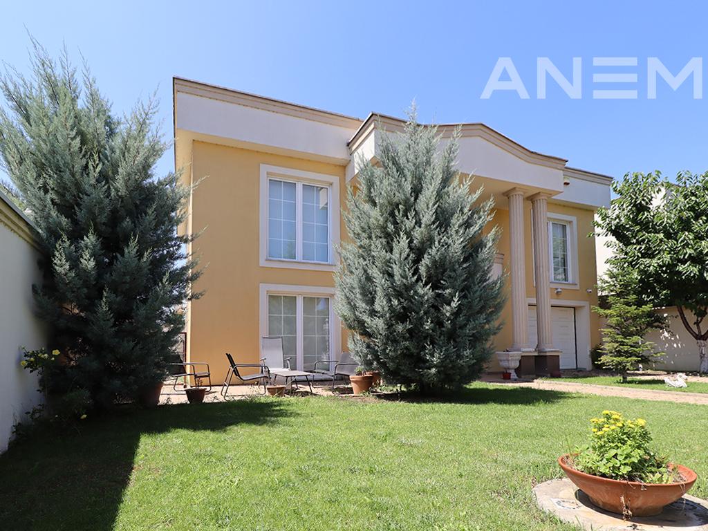 Shtëpi në shitje 240m² në Veternik