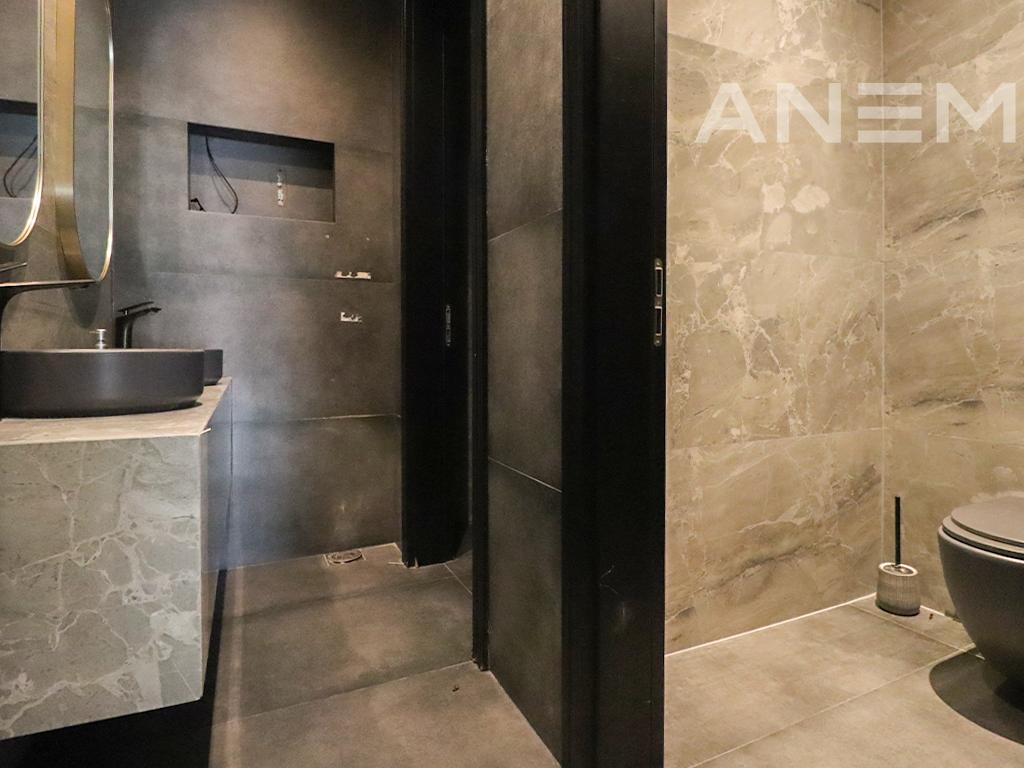 Lokal me qira me 1 hapësirë pune në Qendër