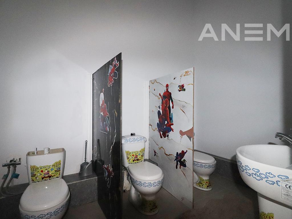 Lokal me qira me 5 hapësira pune