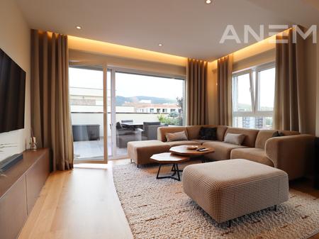 Penthouse me qira me 3 dhoma gjumi në Matiqan