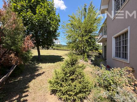 Shtëpi me qira 423m² në Fshatin Amerikan