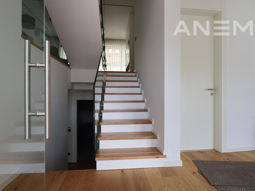 Penthouse me qira me 3 dhoma gjumi në Matiqan