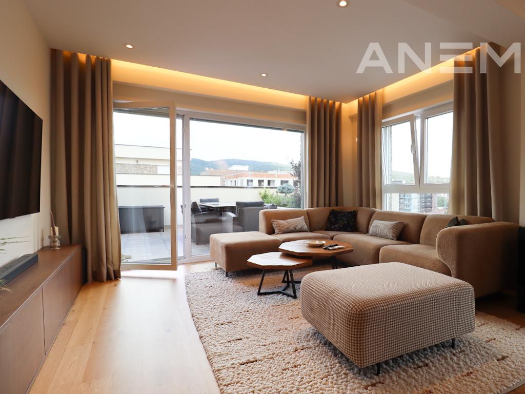Penthouse me qira me 3 dhoma gjumi në Matiqan