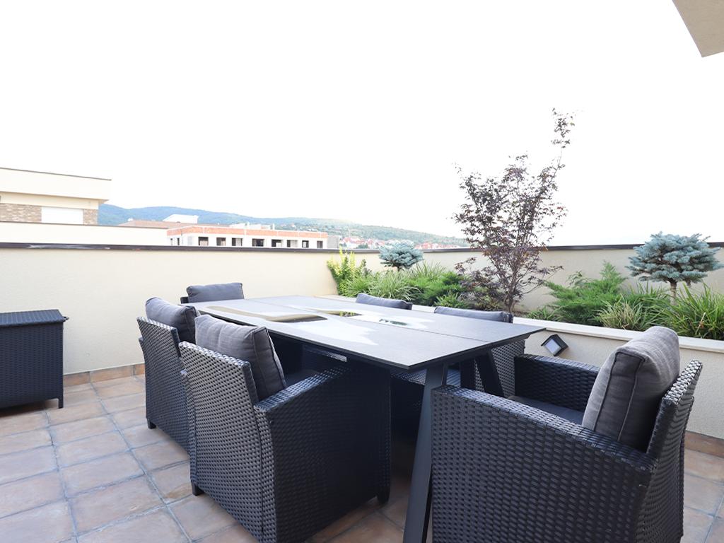 Penthouse me qira me 3 dhoma gjumi në Matiqan