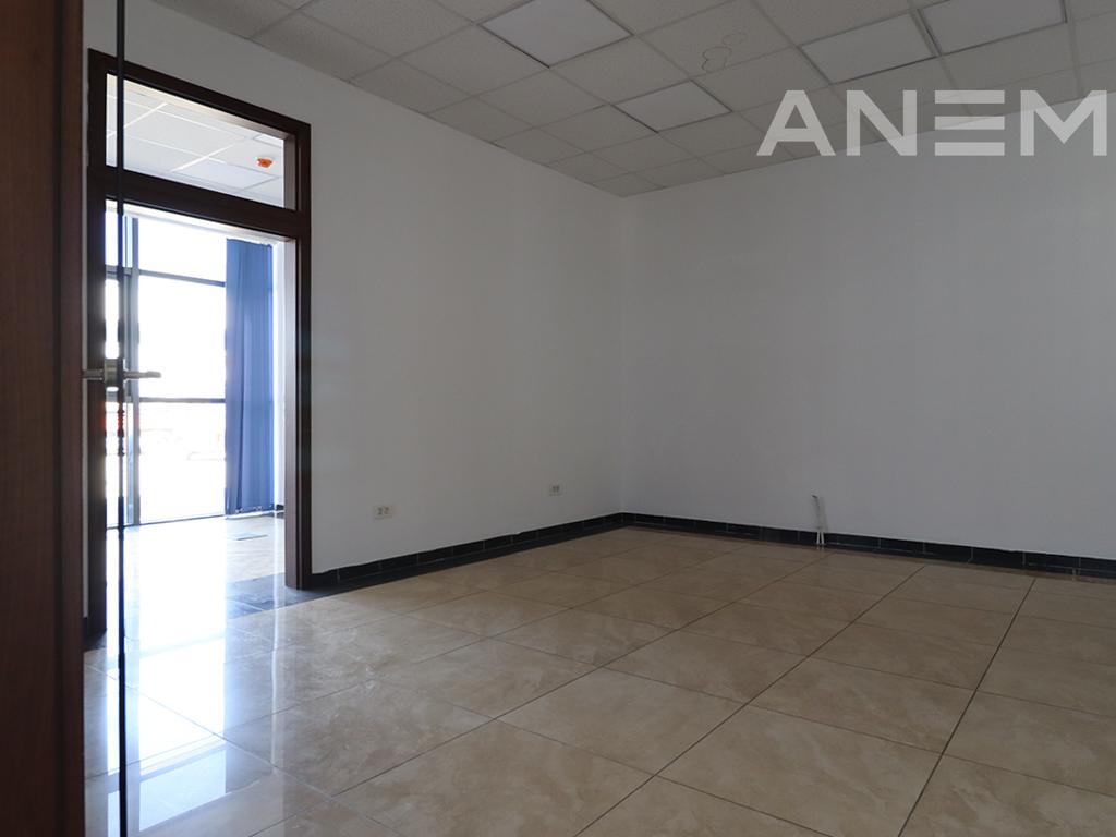 Objekt me qira 1700m² në Cagllavicë