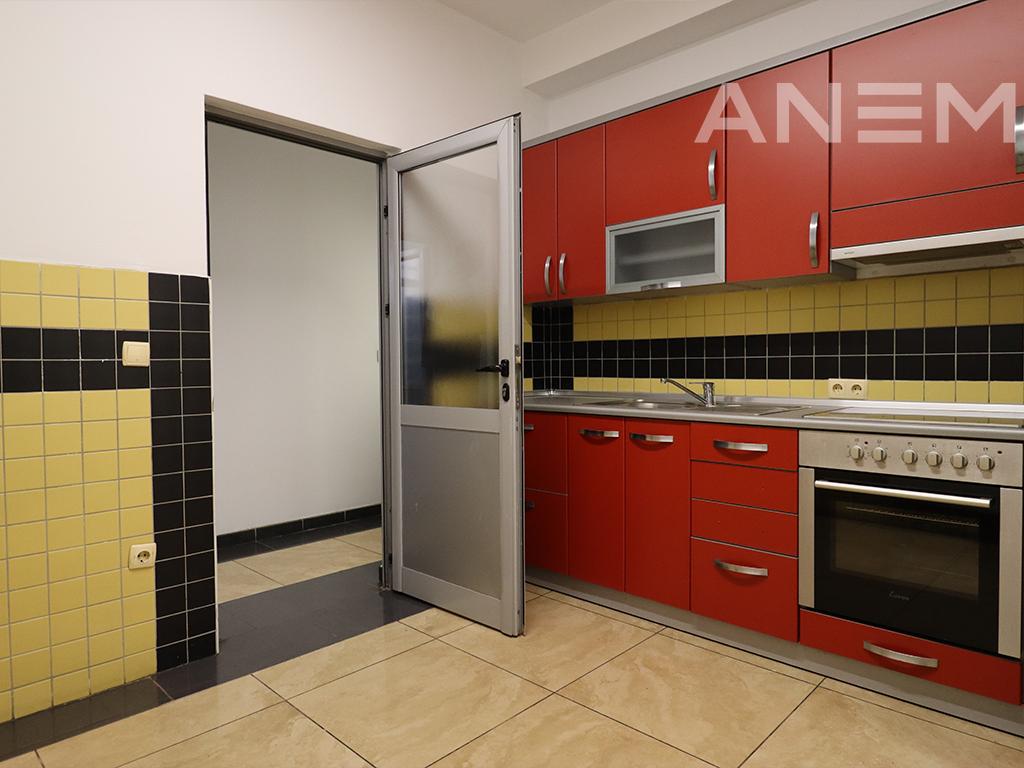 Objekt me qira 1700m² në Cagllavicë