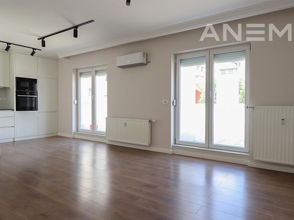 Zyre me qira me 4 hapësira pune në Arbëri
