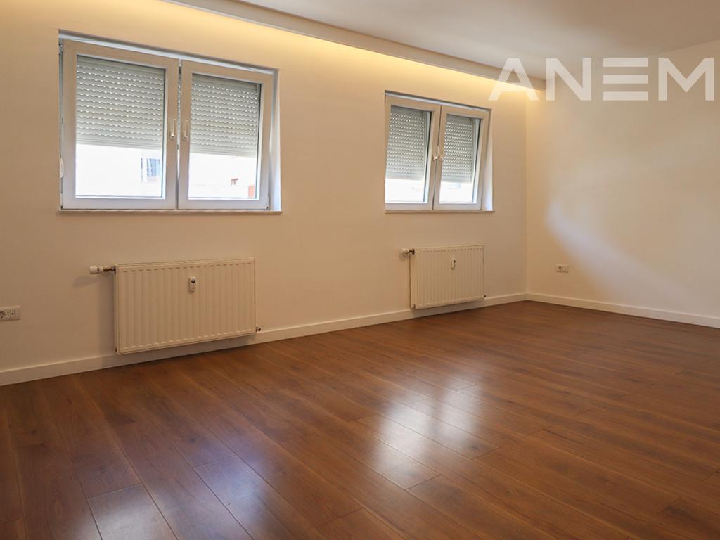 Zyre me qira me 4 hapësira pune në Arbëri
