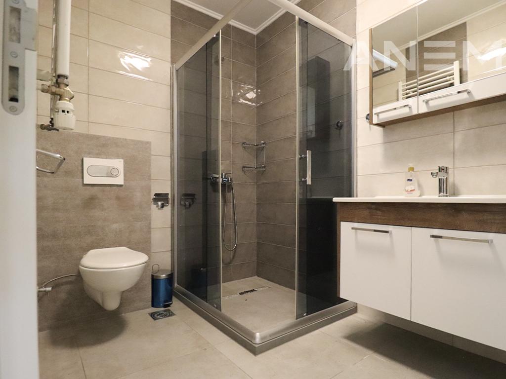 Zyre me qira me 4 hapësira pune në Arbëri