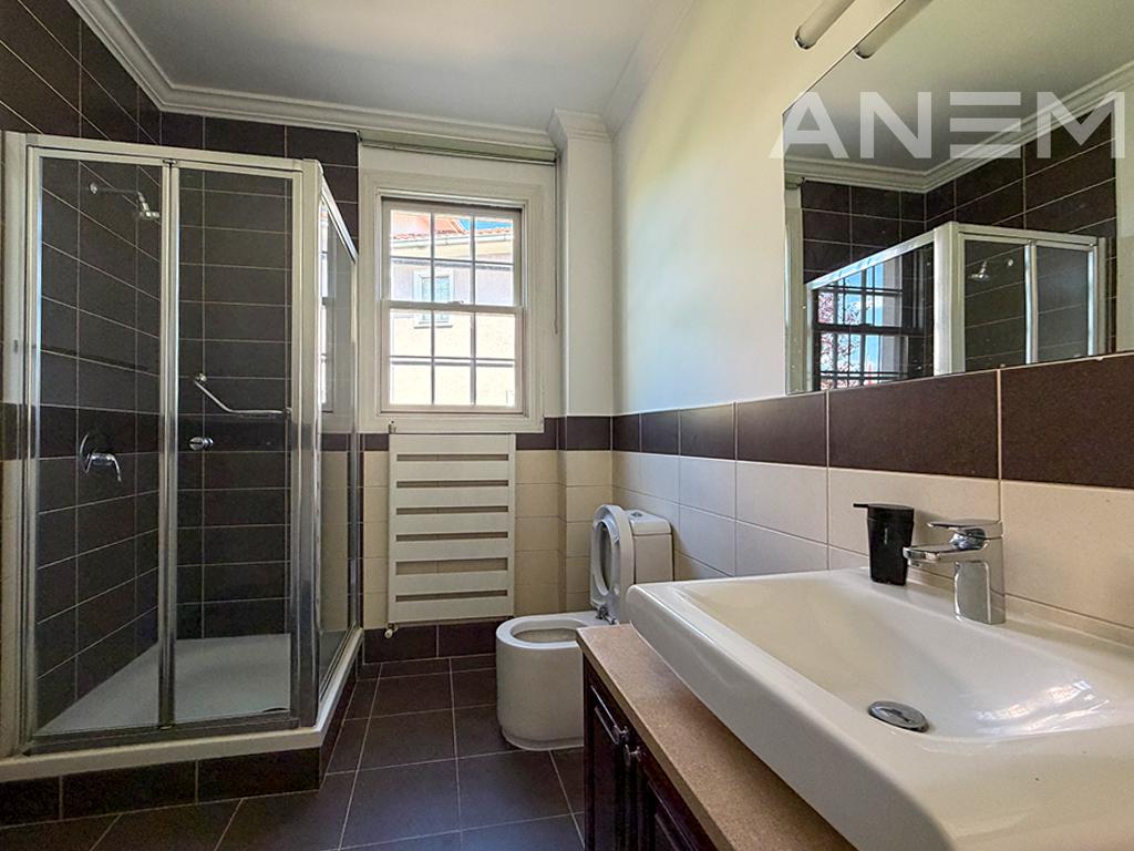 Shtëpi me qira 423m² në Fshatin Amerikan