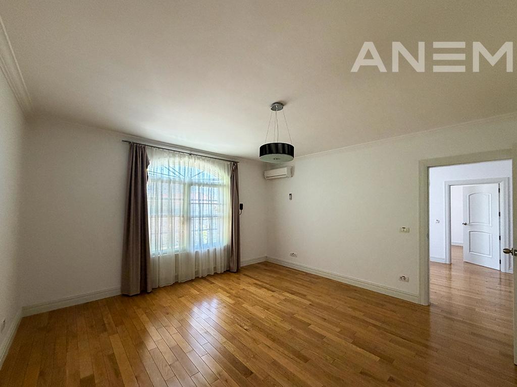 Shtëpi me qira 423m² në Fshatin Amerikan