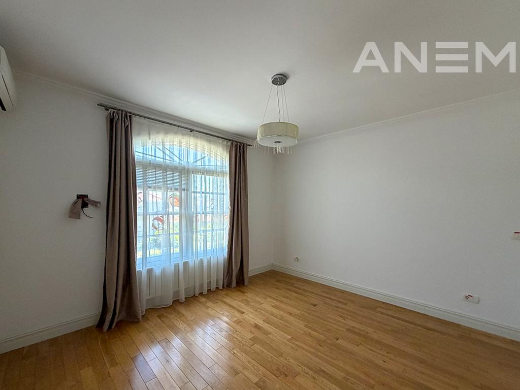 Shtëpi me qira 423m² në Fshatin Amerikan