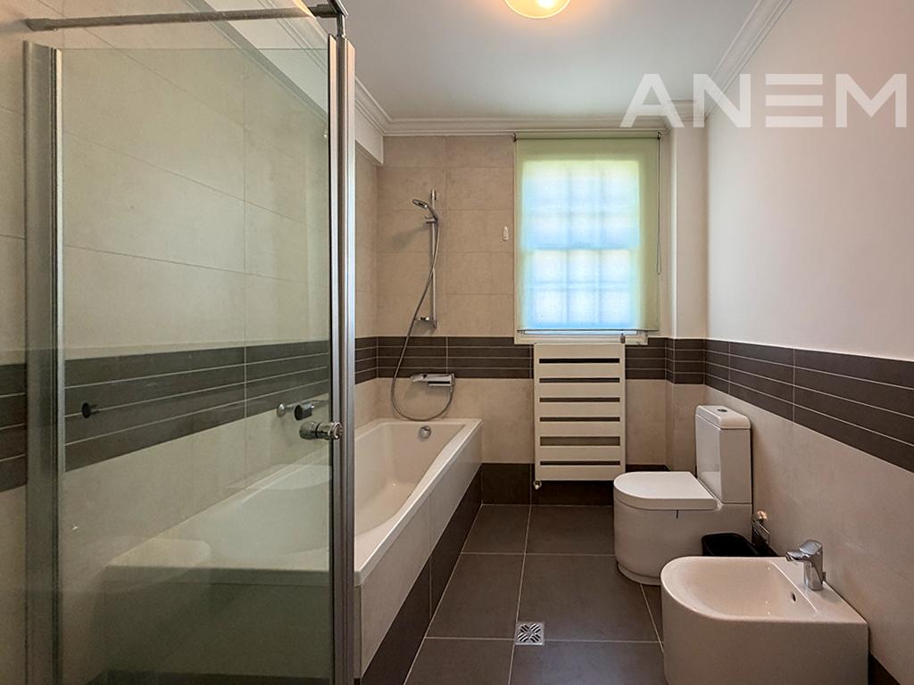 Shtëpi me qira 423m² në Fshatin Amerikan