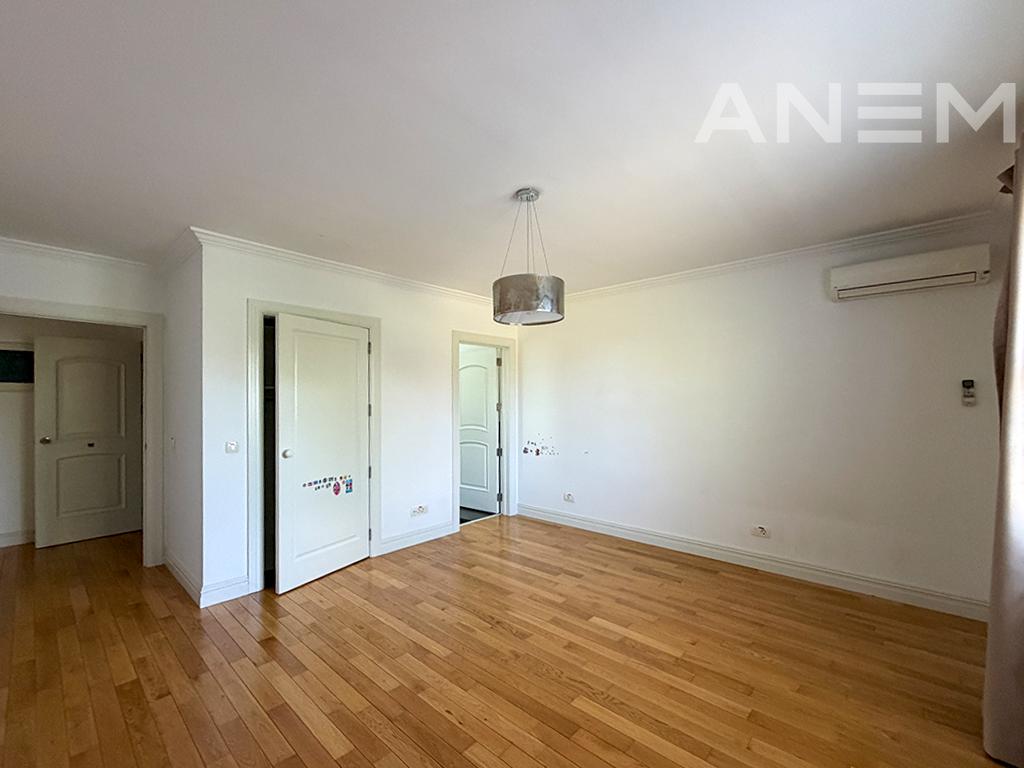 Shtëpi me qira 423m² në Fshatin Amerikan