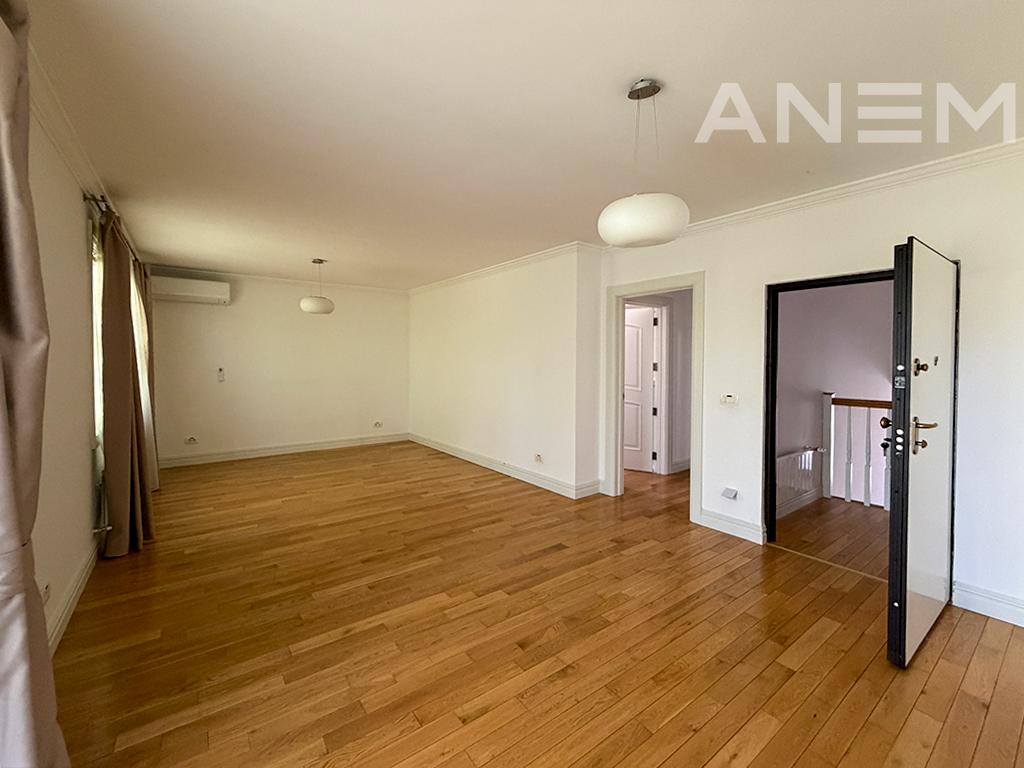 Shtëpi me qira 423m² në Fshatin Amerikan