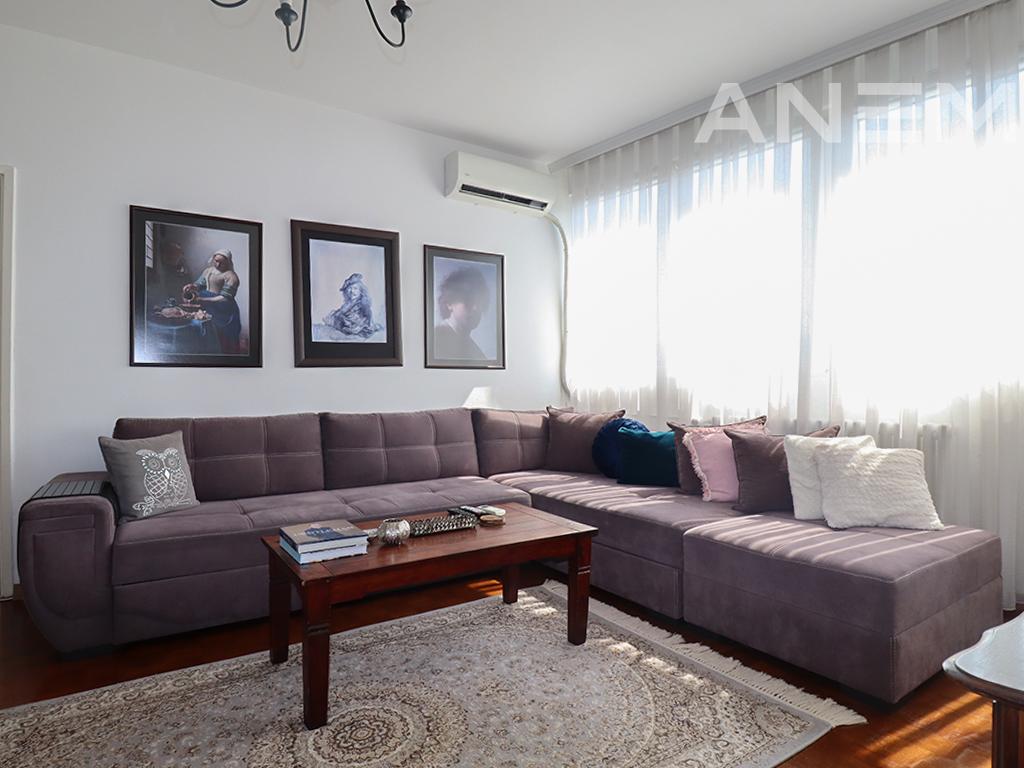 Banesë në shitje 67m² në Qendër