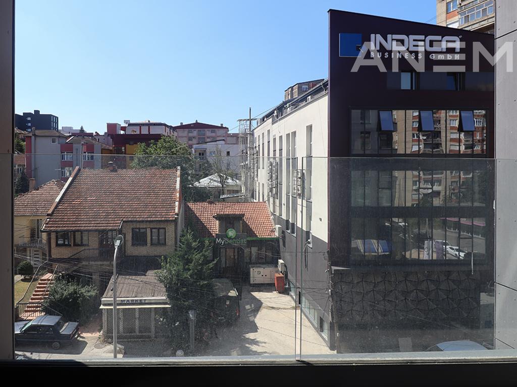 Zyre me qira me 3 hapësira pune në Aktash