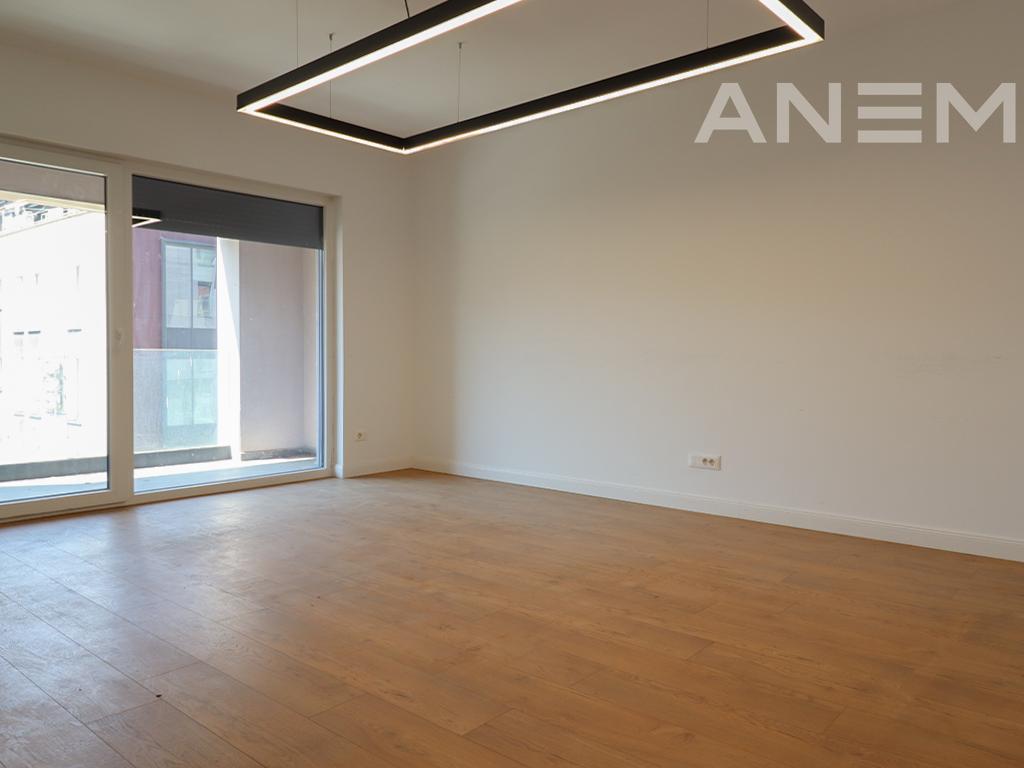 Zyre me qira me 3 hapësira pune në Aktash