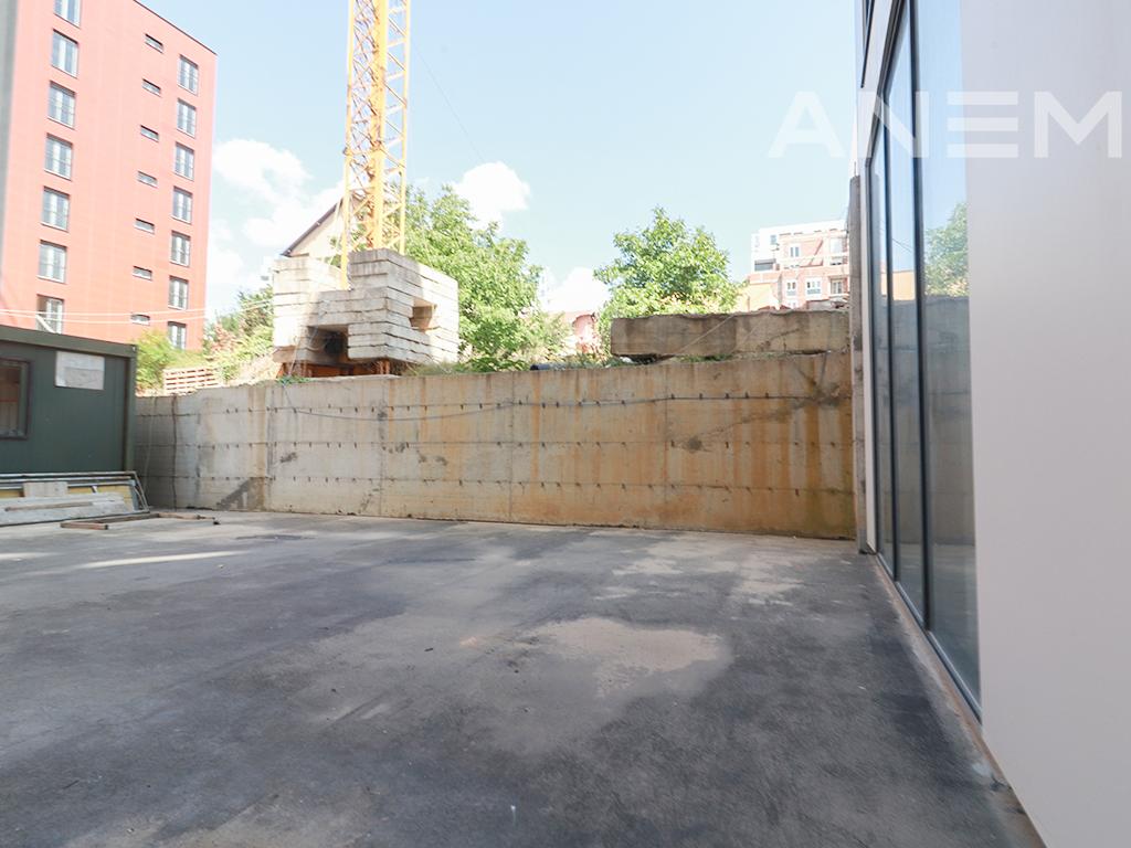 Lokal në shitje 264m² në Rrugën C
