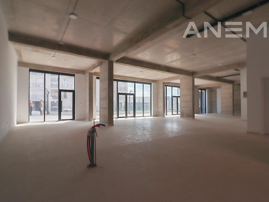 Lokal në shitje 264m² në Rrugën C