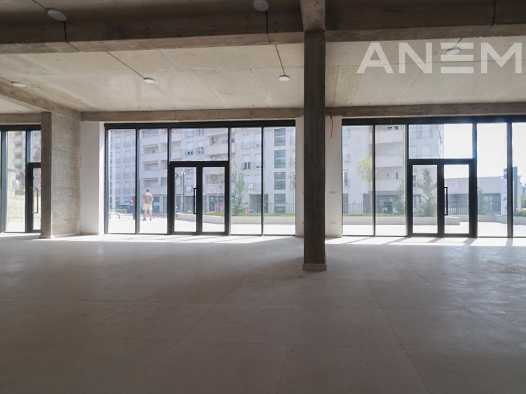 Lokal në shitje 264m² në Rrugën C