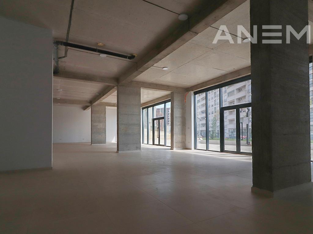 Lokal në shitje 264m² në Rrugën C