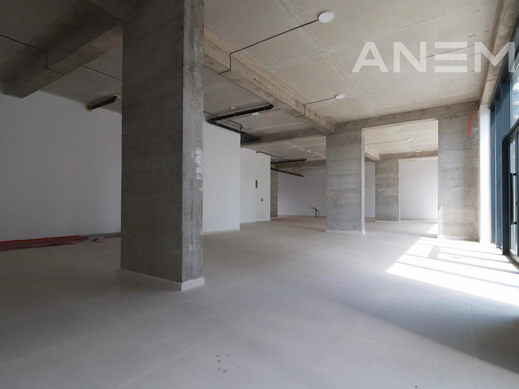 Lokal në shitje 264m² në Rrugën C