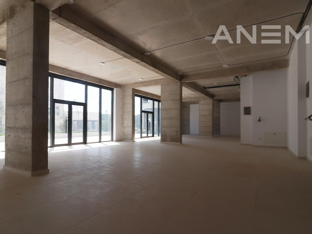 Lokal në shitje 264m² në Rrugën C
