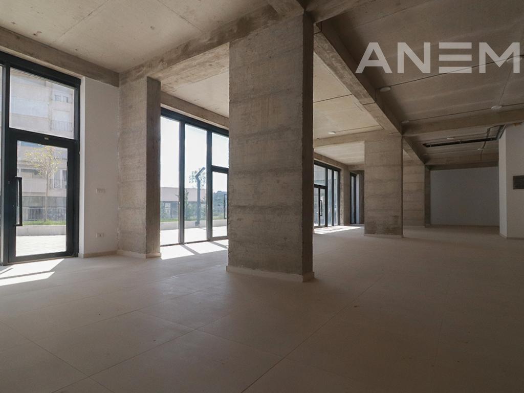Lokal në shitje 264m² në Rrugën C