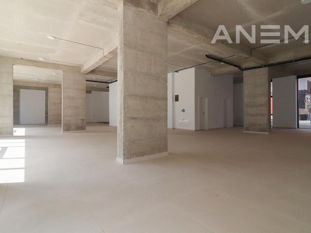Lokal në shitje 264m² në Rrugën C