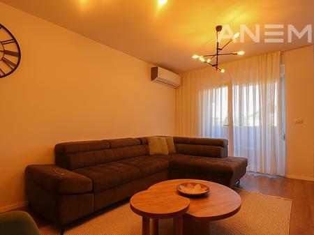 Banesë në shitje 87.7m²+17m² tarracë në Veternik