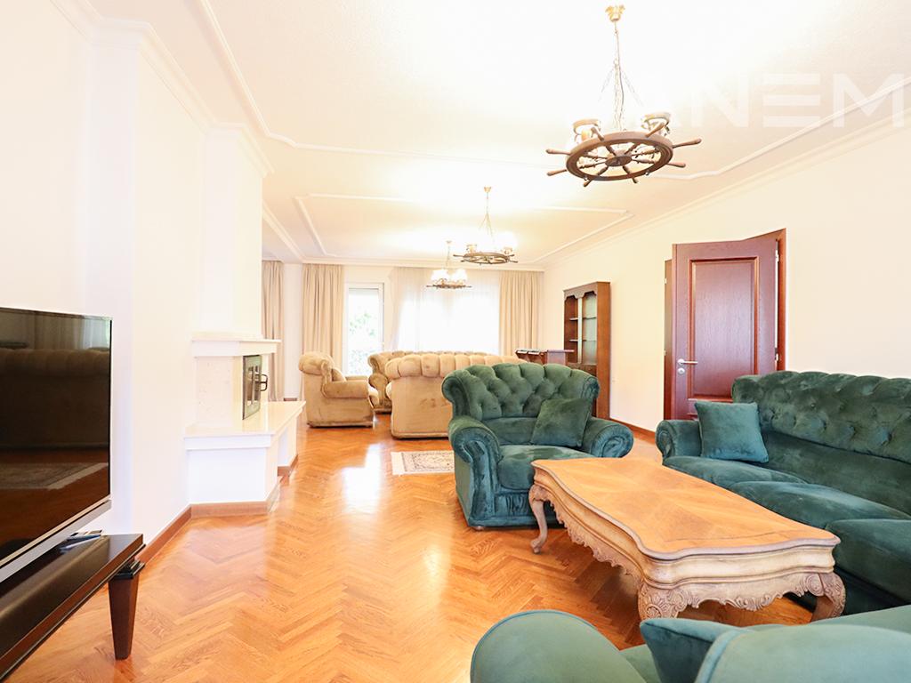 Shtëpi në shitje 410m² në Bregun e Diellit