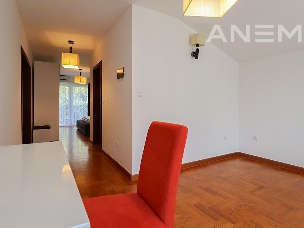 Shtëpi në shitje 410m² në Bregun e Diellit