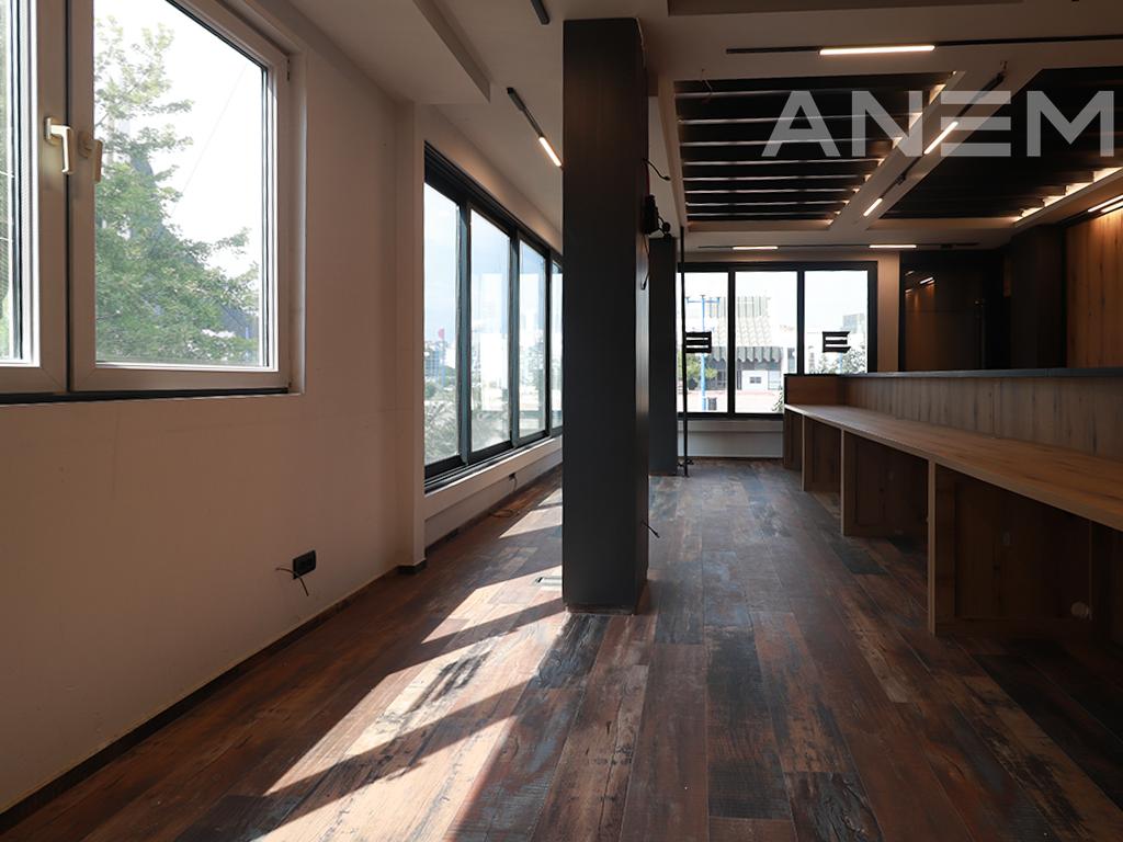 Zyre me qira me 2 hapësira pune në Qendër
