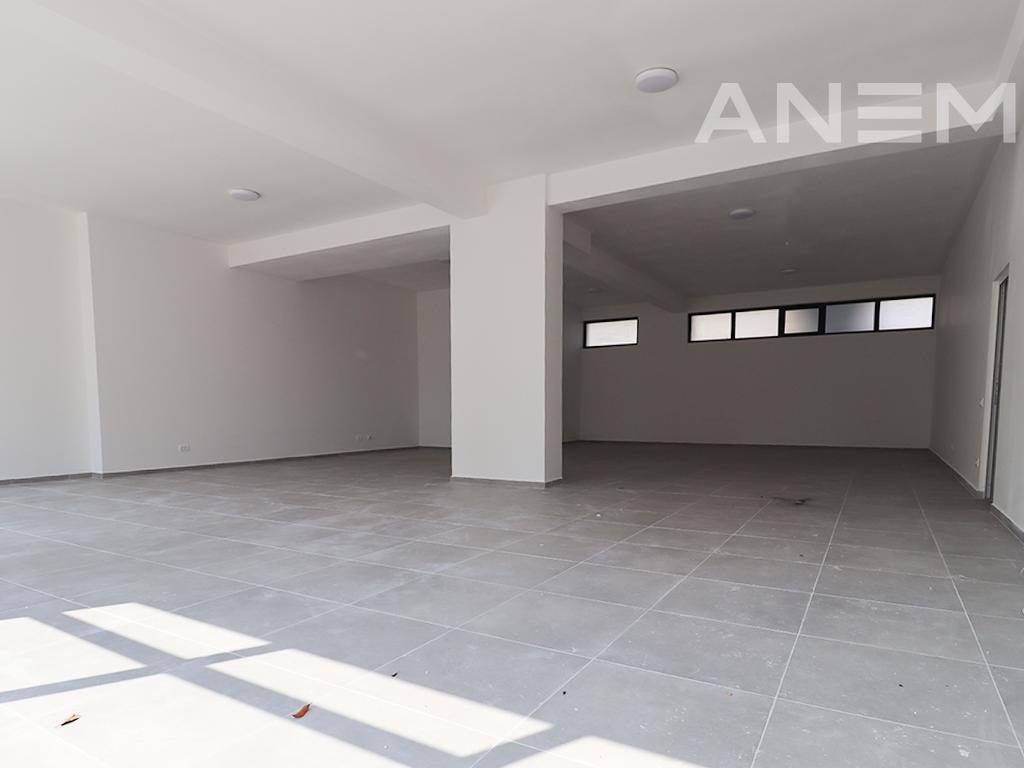 Lokal në shitje 246m² në Rrugën C