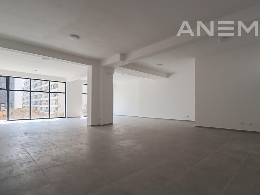 Lokal në shitje 246m² në Rrugën C