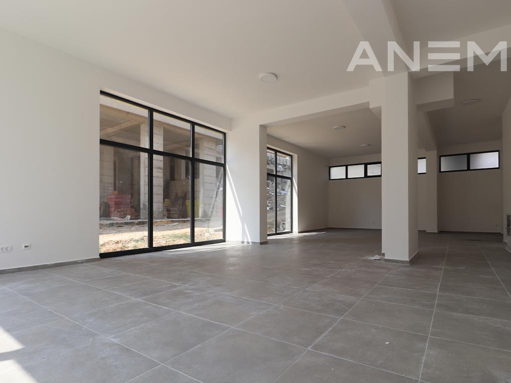 Lokal në shitje 246m² në Rrugën C