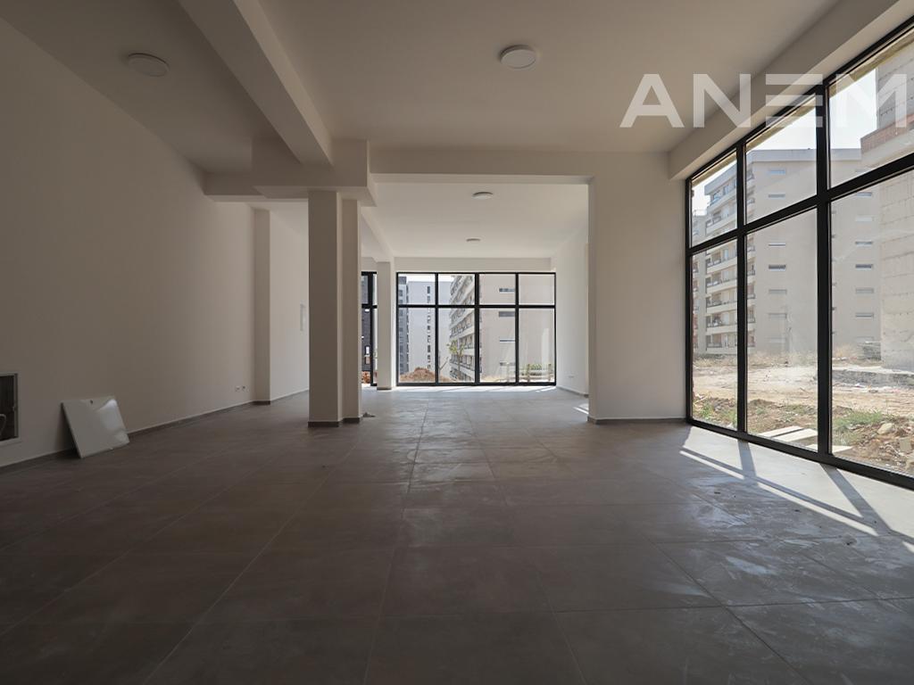 Lokal në shitje 246m² në Rrugën C