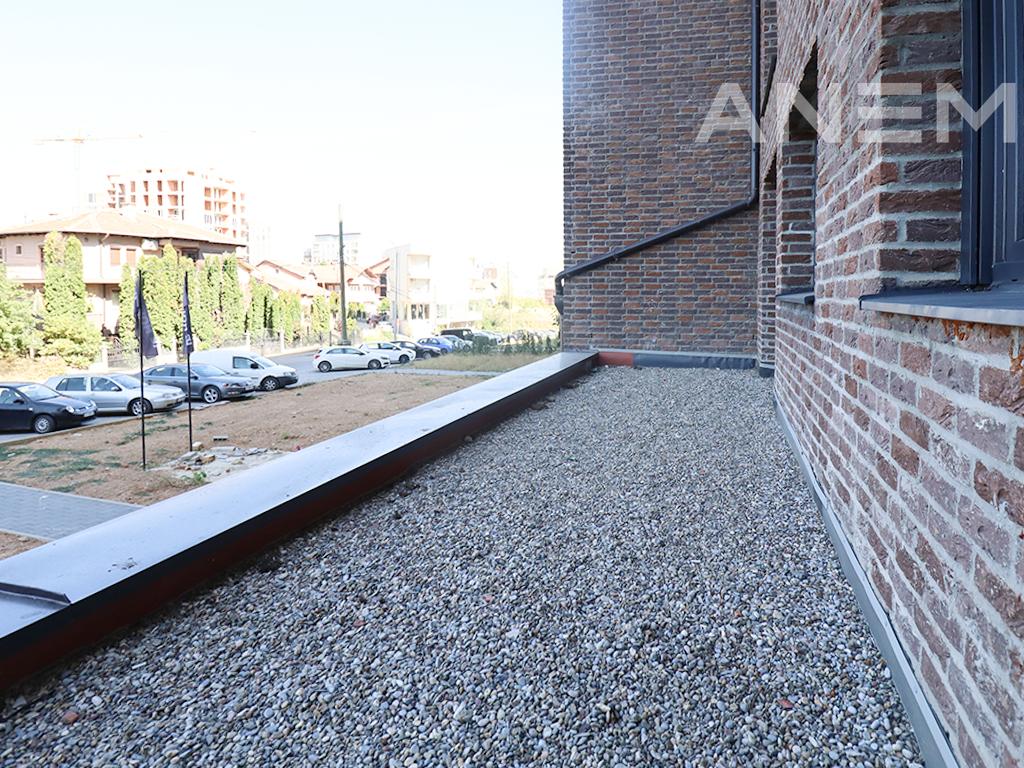 Banesë në shitje 87.7m²+17m² tarracë në Veternik
