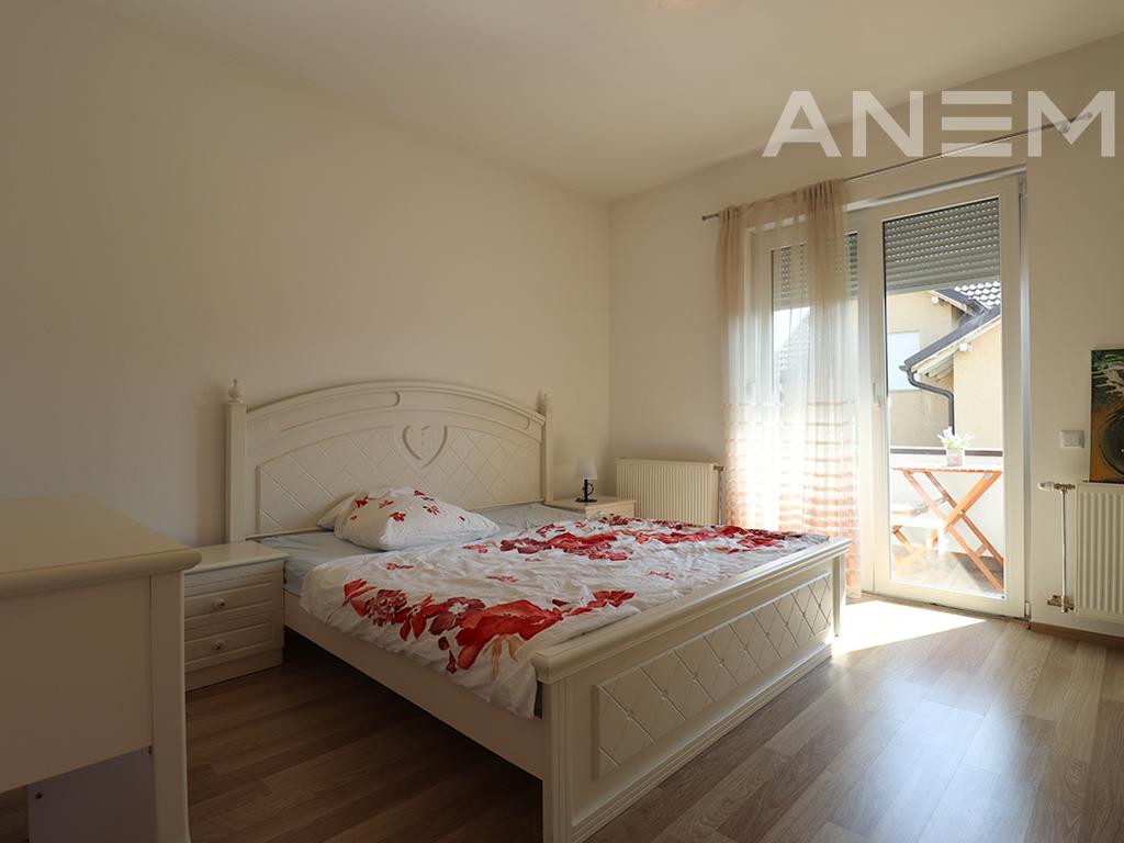 Shtëpi me qira 300m² në Veternik