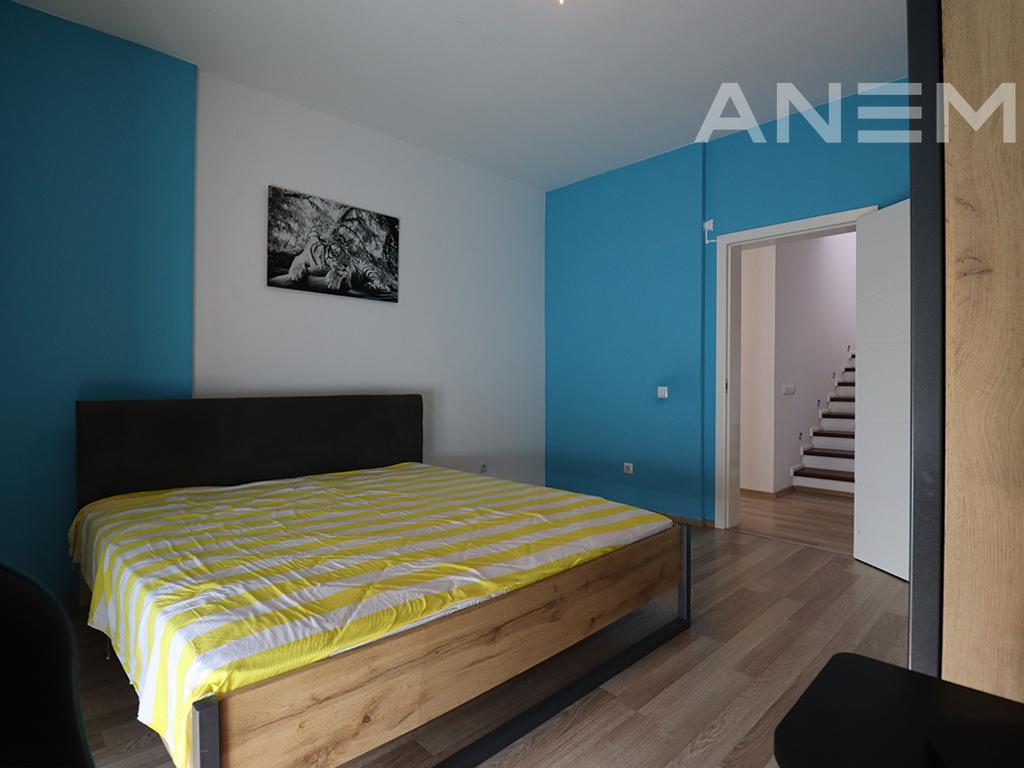 Shtëpi me qira 300m² në Veternik
