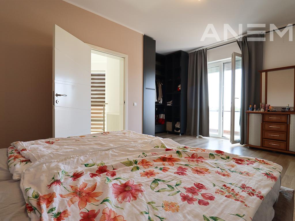 Shtëpi me qira 300m² në Veternik